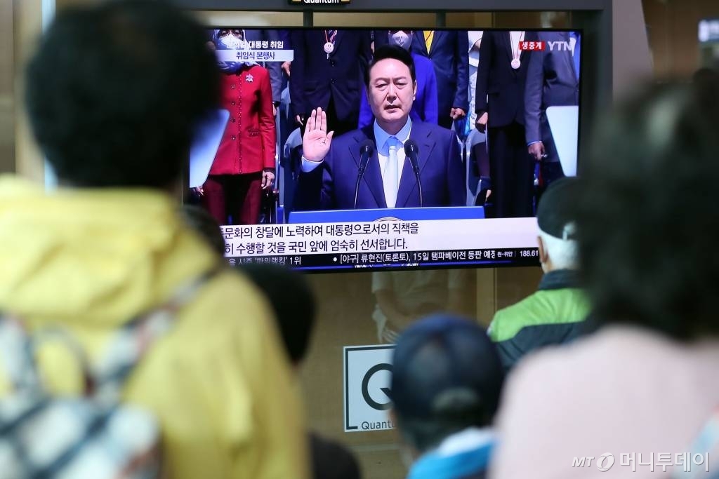  尹 "잘한다" 또 2%p 하락..원인으로 지목된 것들