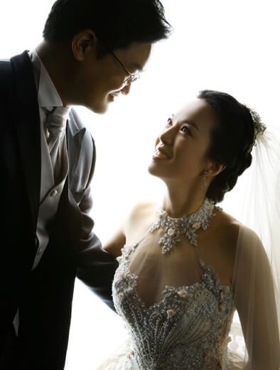 결혼 당시 웨딩 사진 마주보며 웃는 김은혜 유형동