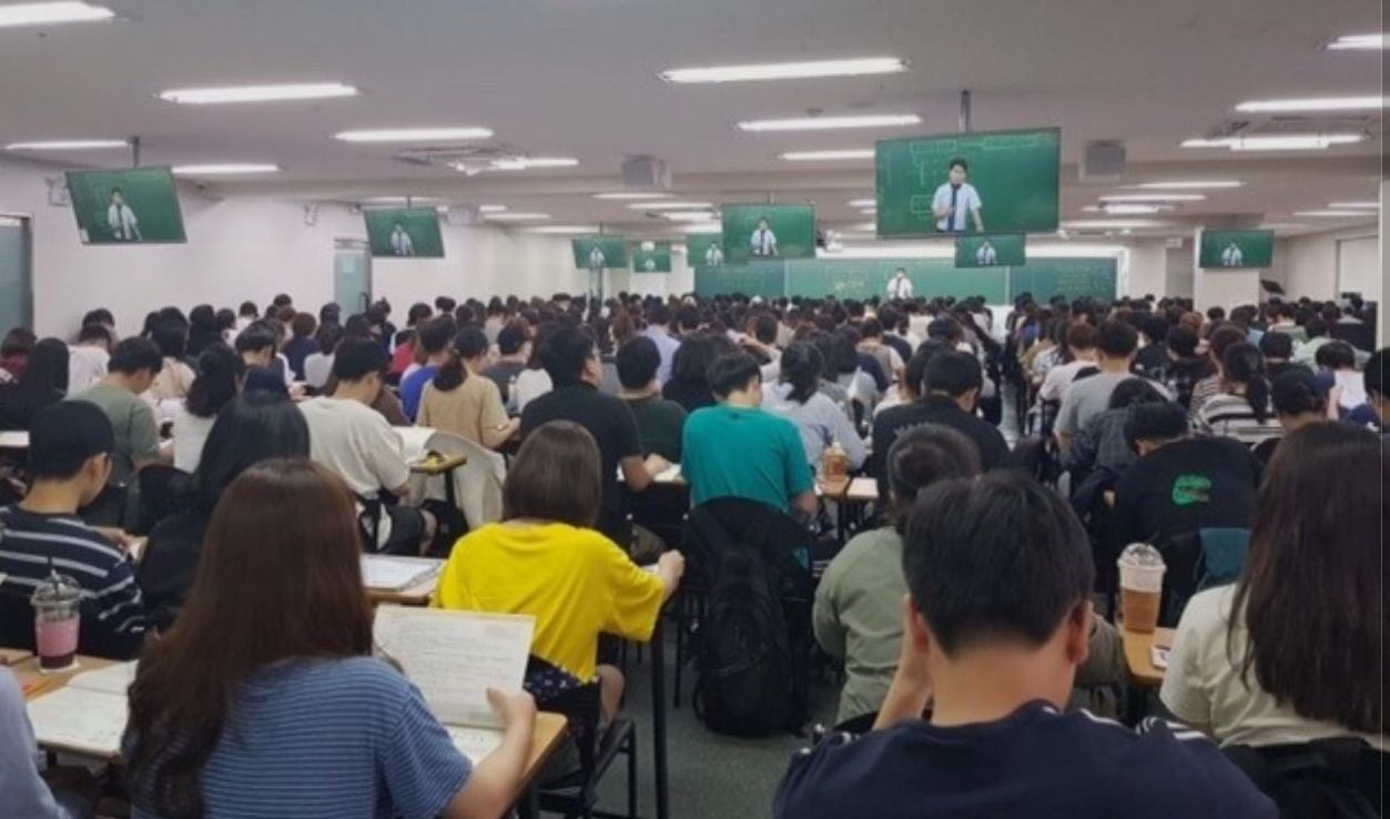  공무원 시험 준비에는 항상 시행착오가 존재한다.(7급9급과목 경쟁률X)