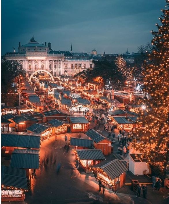 크리스마스에 꼭 가봐야 할 여행지 VIDEO: World’s best Christmas markets to visit in 2023