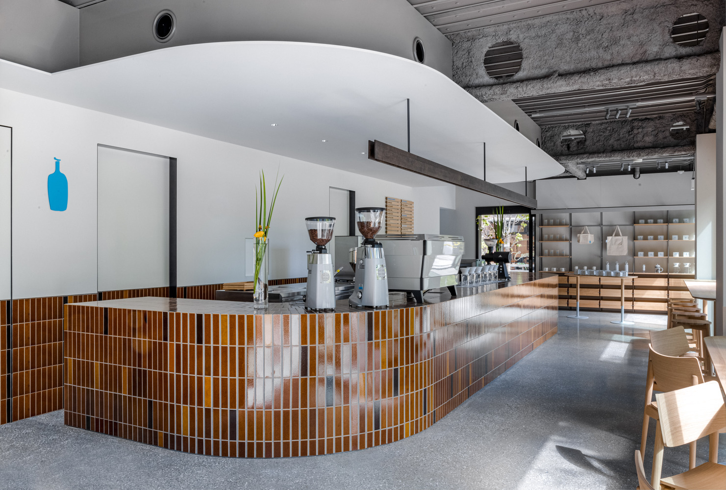  장인정신이 깃든 타일 패턴이 인상적인 블루보틀(blue bottle) 카페 인테리어 <Blue Bottle Coffee Shibuya Cafe>