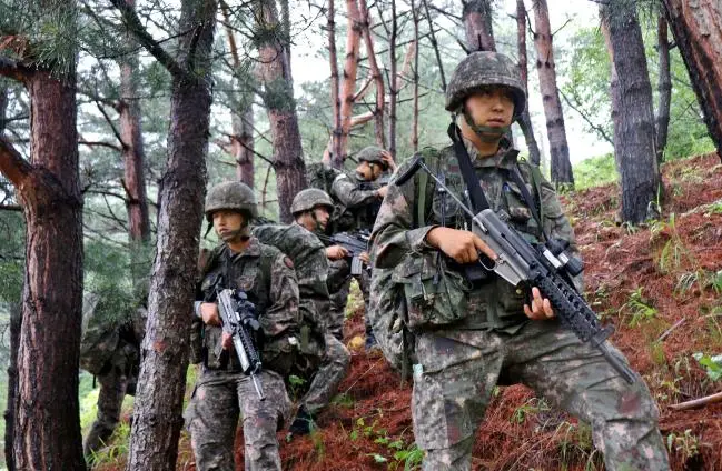 훈련중인 대한민국 국군
