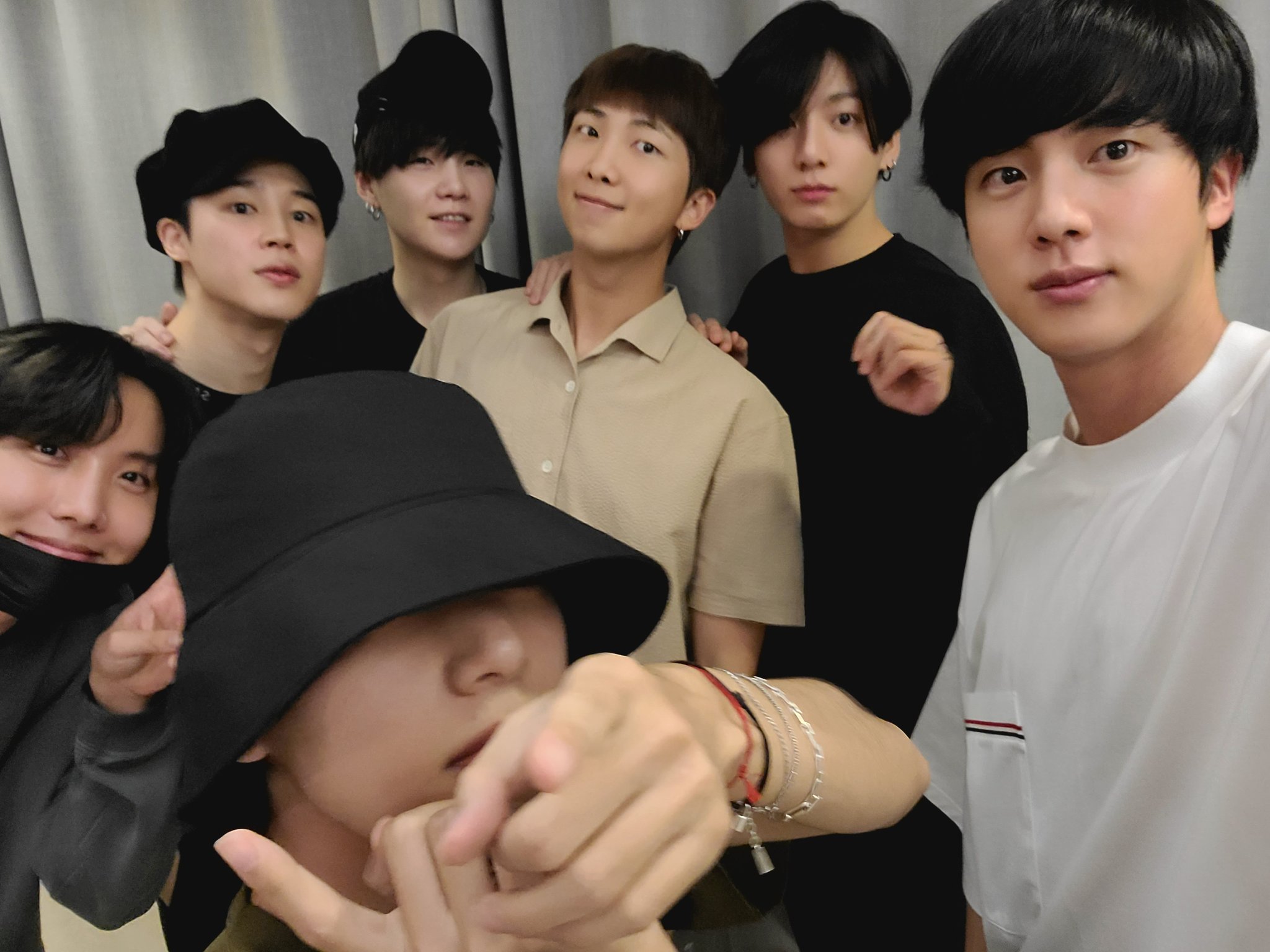  방탄소년단 V앱 200727 지진정의 R.A.D.I.O 라디오 '중대발표' + 트위터
