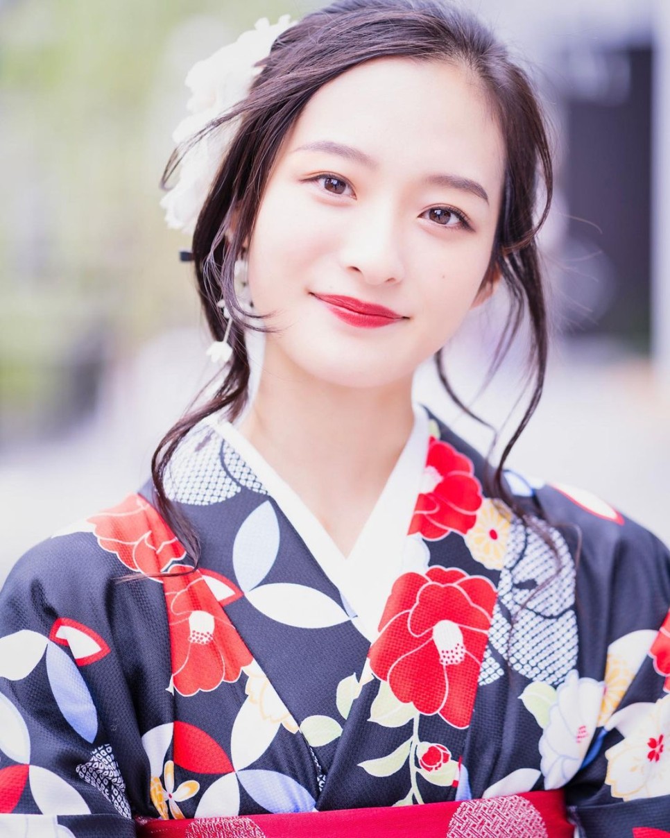  일본의 김태희, 도쿄대 동경대학교 미인대회 1등 스시녀 카미야 아사(神谷明采)