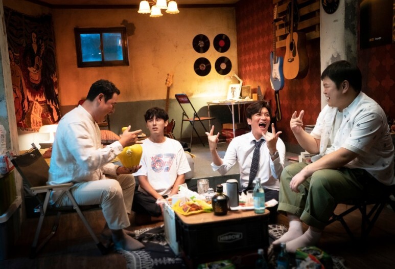 빈틈 없는 사이