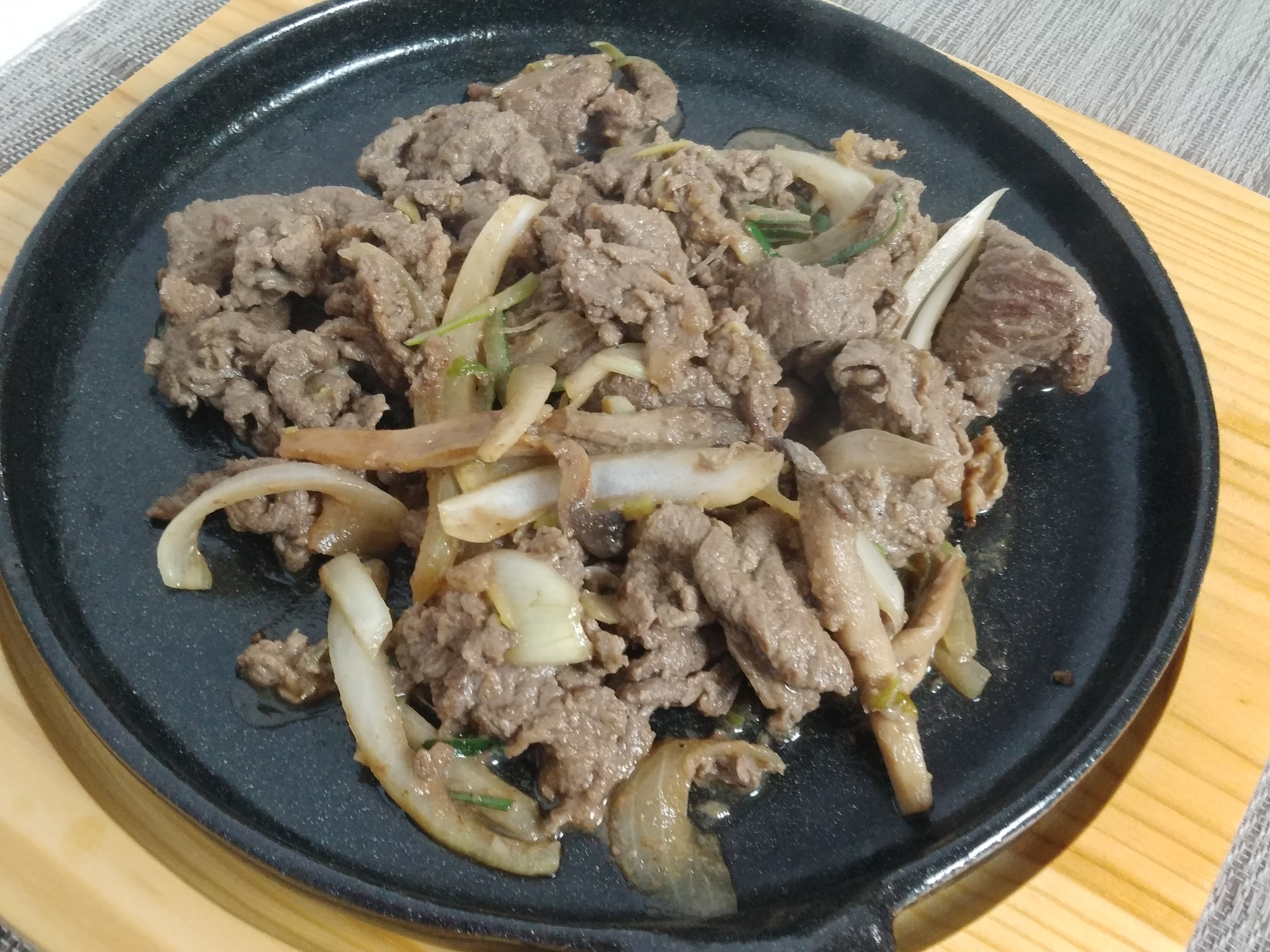  소불고기구이와  더 맛있는 당면넣은  뚝배기불고기