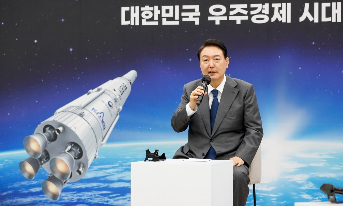 윤석열 대통령이 2022년 7월 6일 대전 유성구 한국항공우주연구원에서 열린 우주경제 비전 선포식에서 모두발언을 하고 있다.