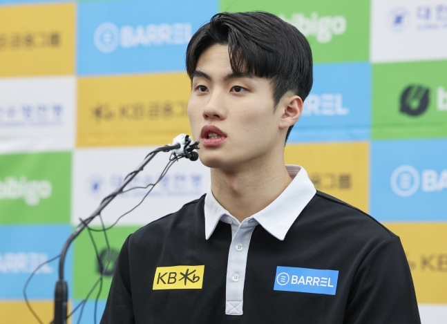  [뉴스 소개] 한국 수영의 간판 황선우, 뺑소니 의심 사고로 경찰 조사
