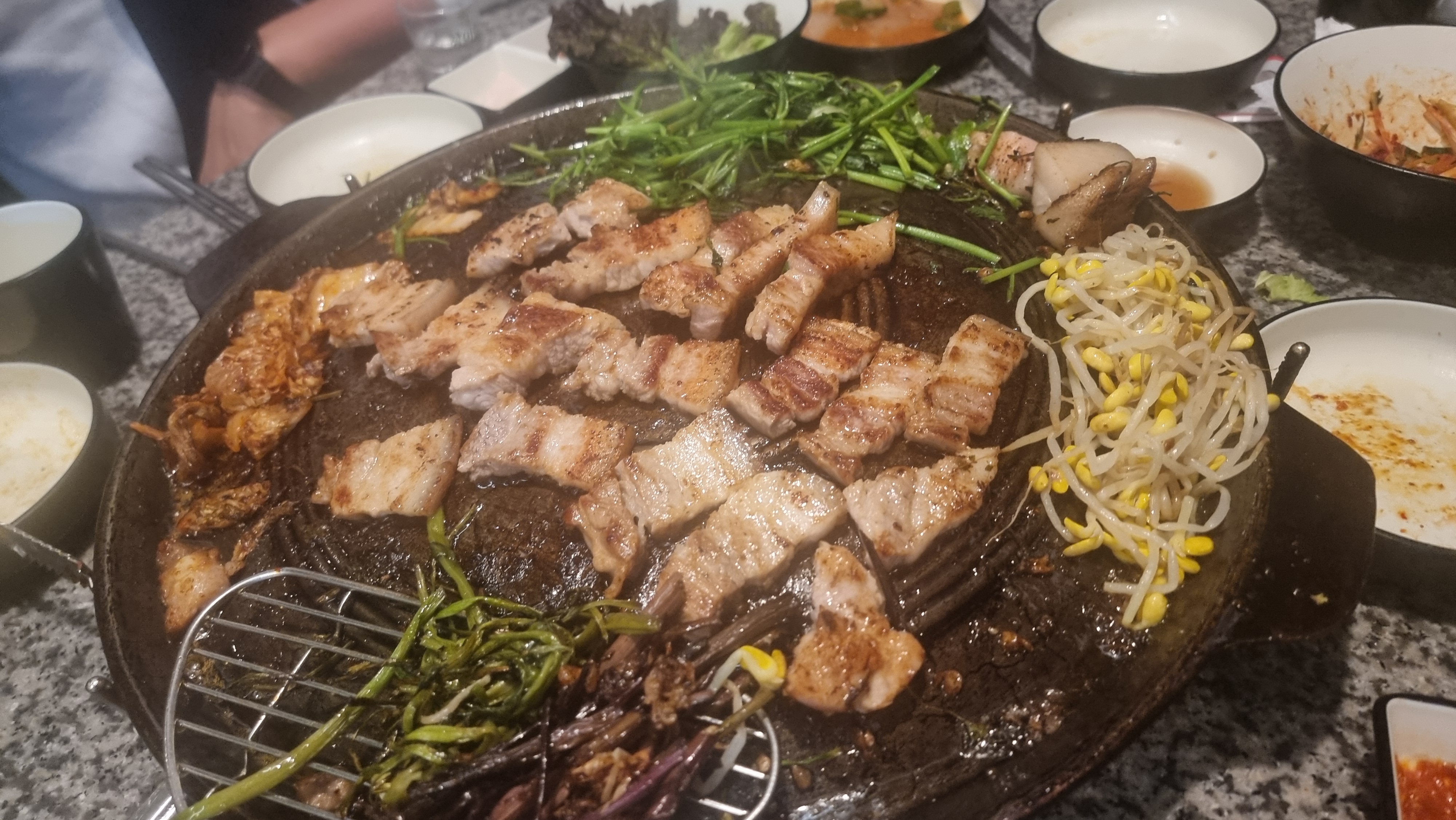 향토 무쇠솥뚜껑구이 이미지