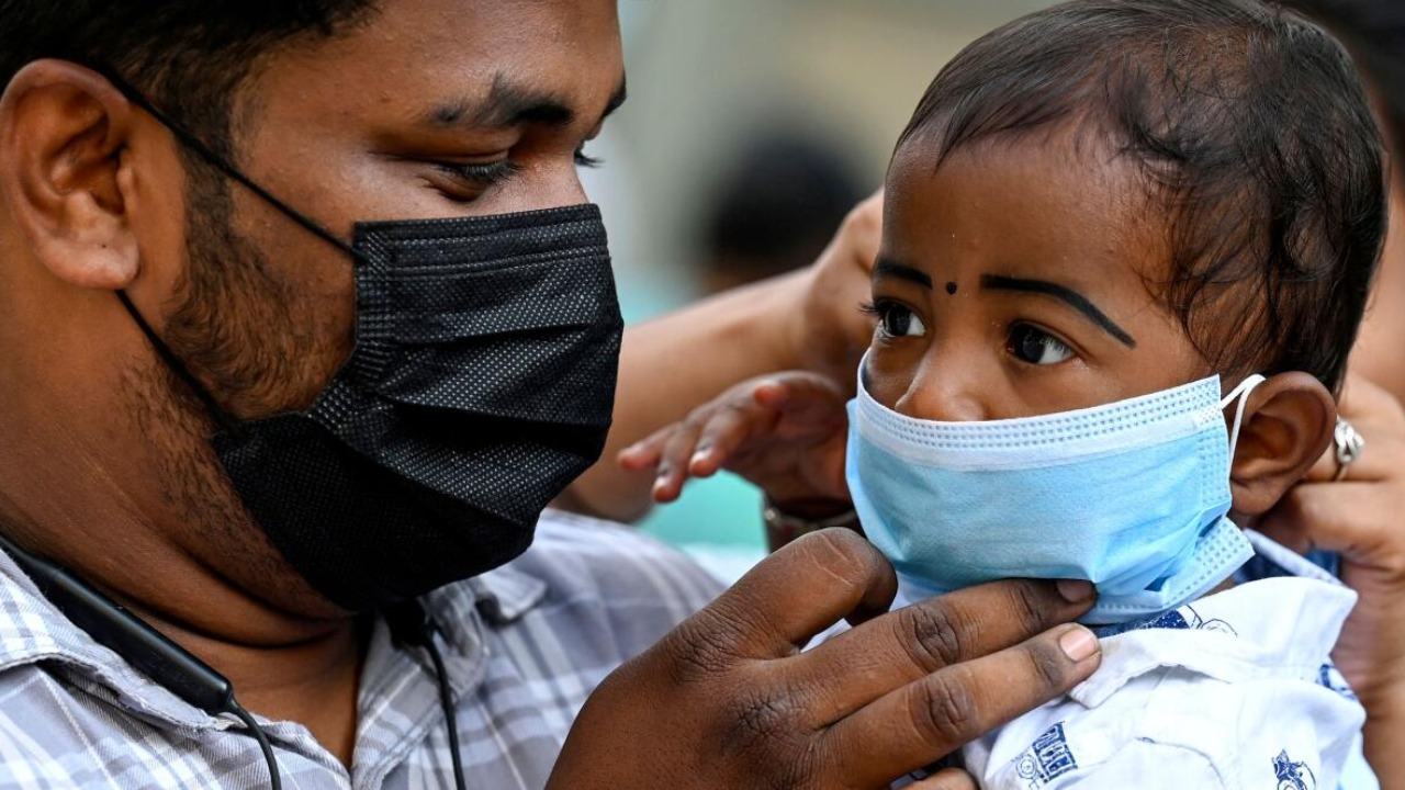 인도 연방정부는 사람들이 밀집된 장소에서 마스크를 착용하고 적극적으로 백신 접종을 시행할 것을 요청
