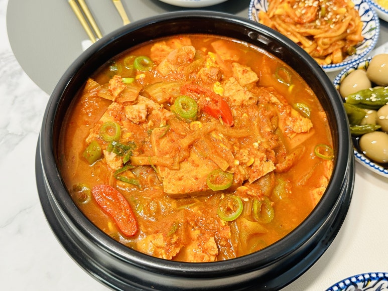 돼지듬뿍진짜김치찌개 이미지