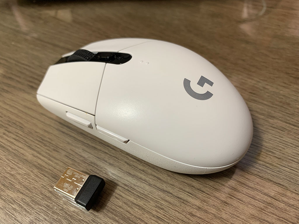 성인 남자 손에 착 감기는 로지텍 무선 마우스 G304 성인 남자 손에 착 감기는 로지텍 무선 마우스 G304