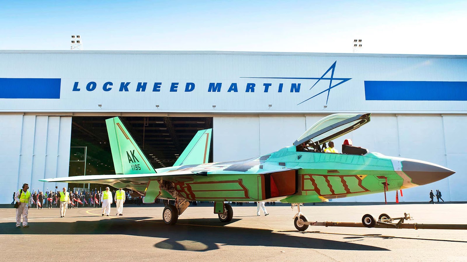 2011년 12월에 생산 라인에서 나오는 마지막 F-22 Raptor
