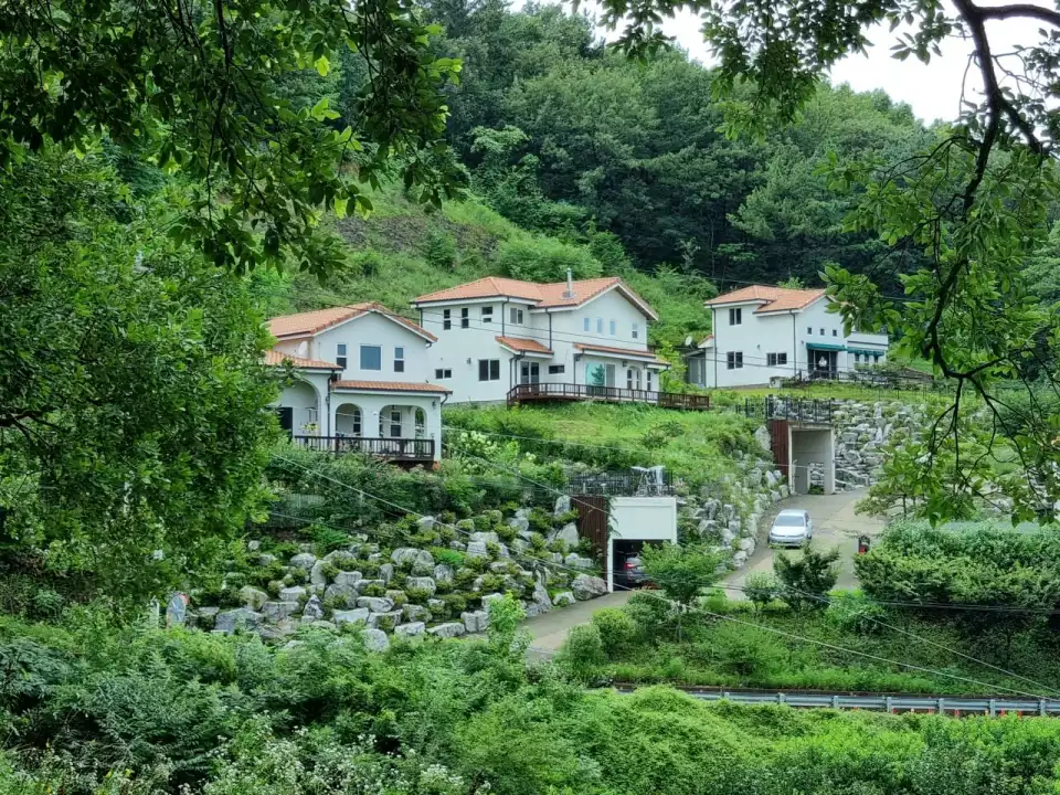 여기에 사는 사람들은 반곡지가 코 앞이겠군요.