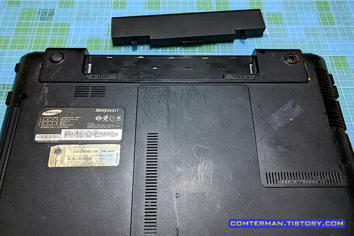 노트북 분해 배터리 분리