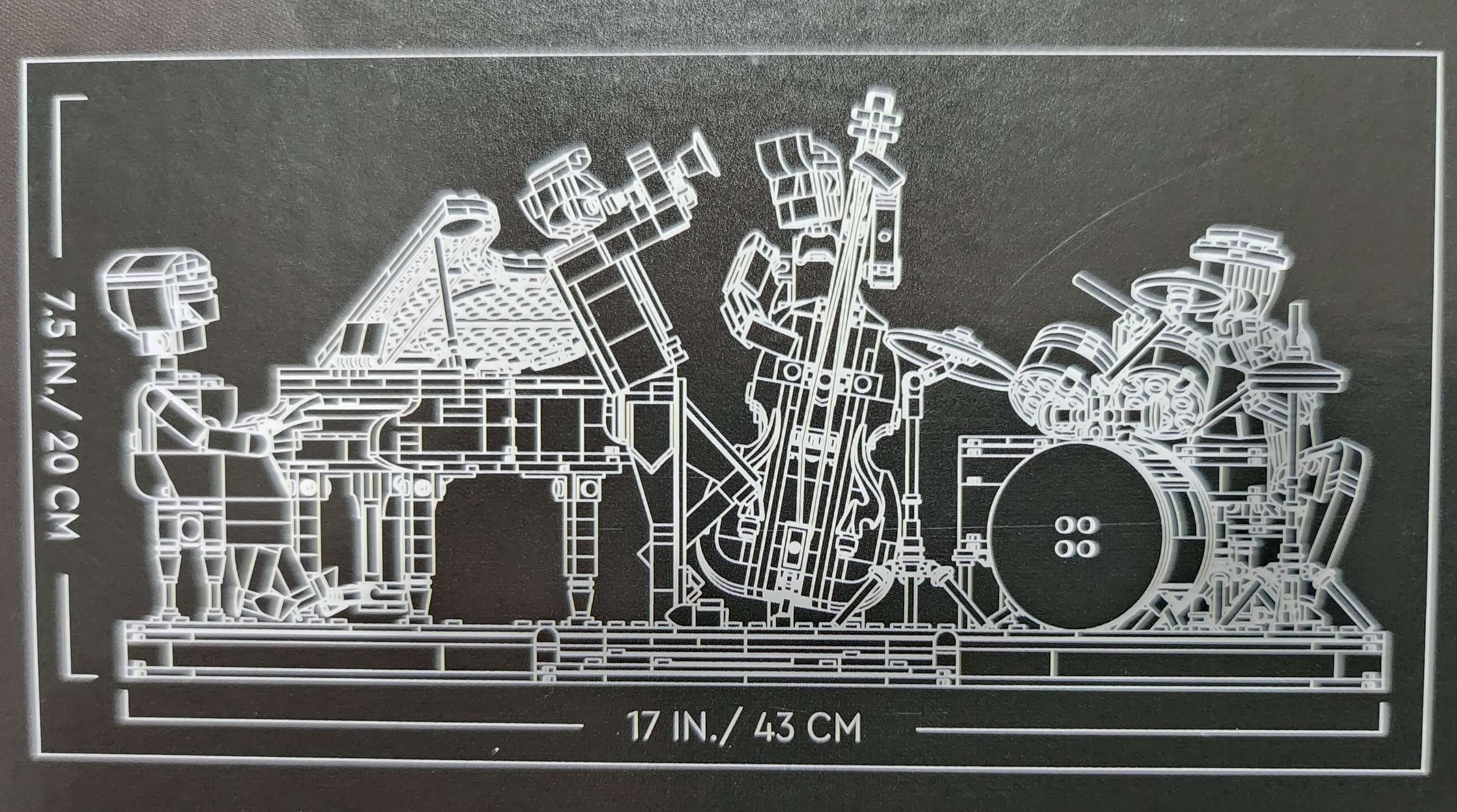 박스 뒷면에 그려진 레고 재즈 4중주 (#21334) 완성품 크기
