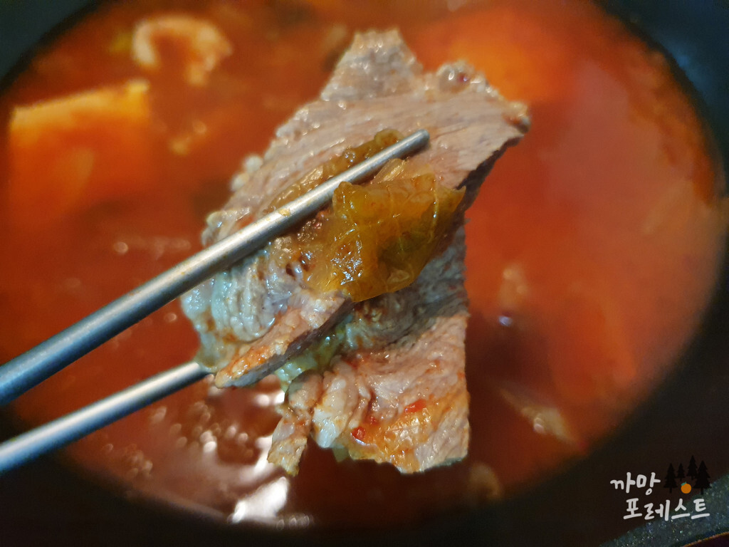 엉클족 김치찌개