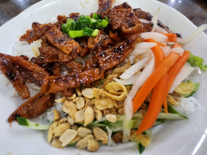 호치민여행_베트남식비빔쌀국수_분팃느엉_푸미흥맛집_포킴흥