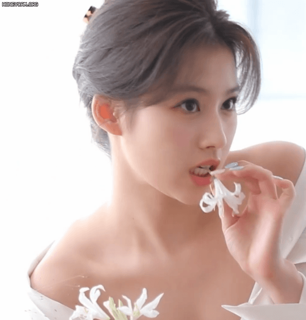  Yes, I am Sana. 비하인드 움짤