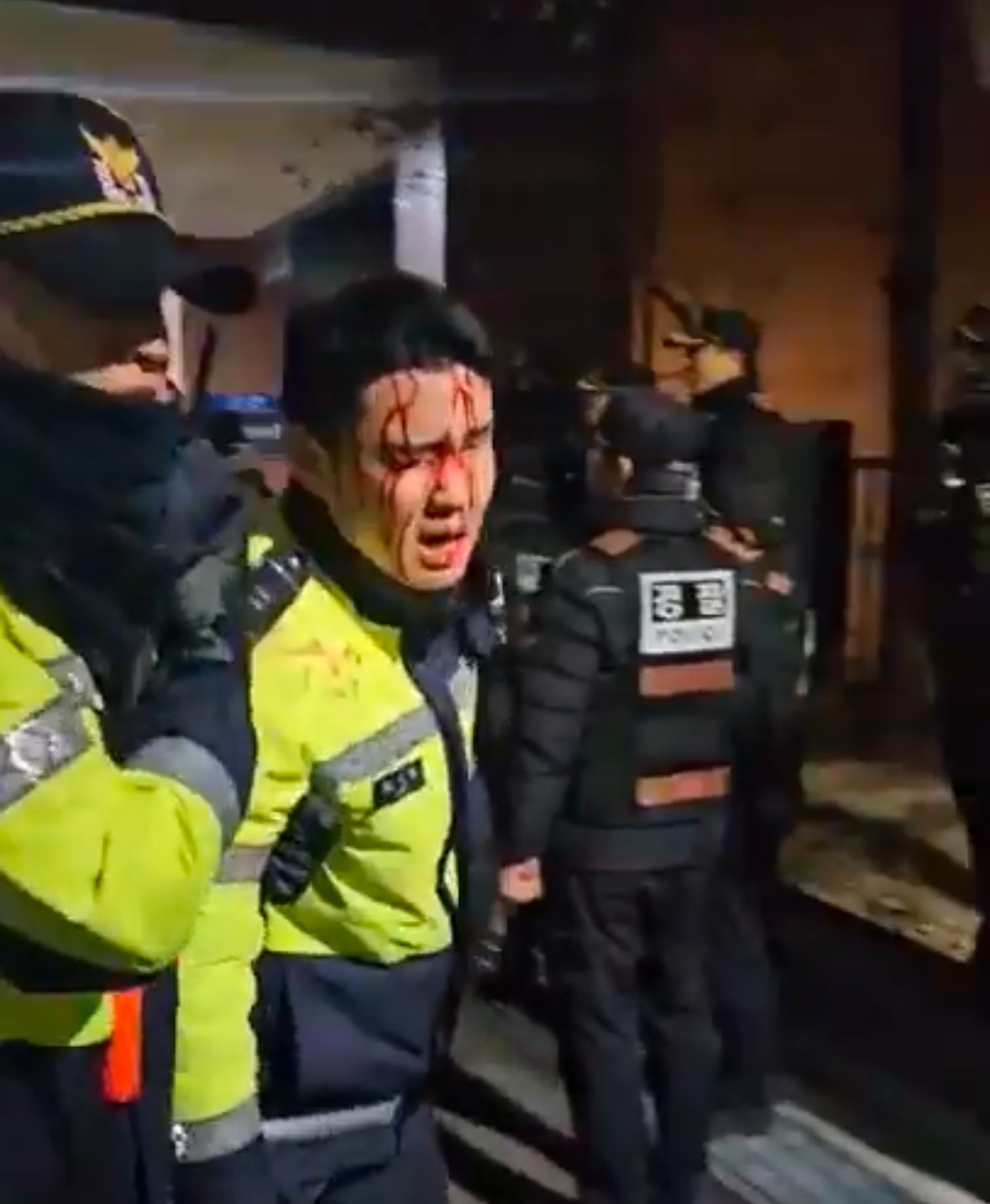 서부지방법원 경찰 폭행
