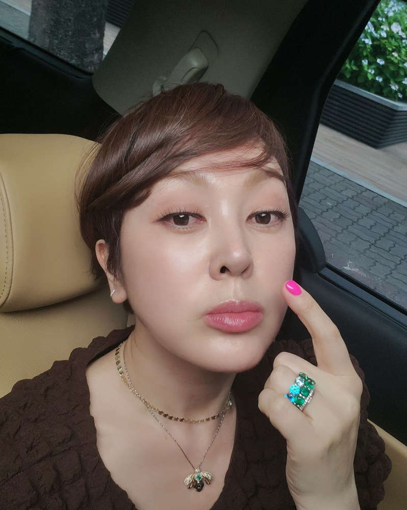  "재미교포" 이승연,  메이크업 얼마나 바뀌었을까,,,54세 꿀 피부!!