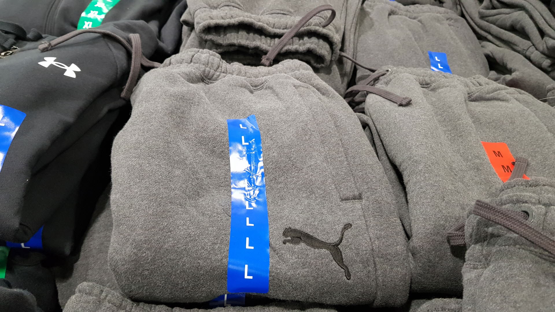 PUMA
남성 플리스 바지
S,M,L,XL US SIZE
PUMA MEN FLEECE PANTS