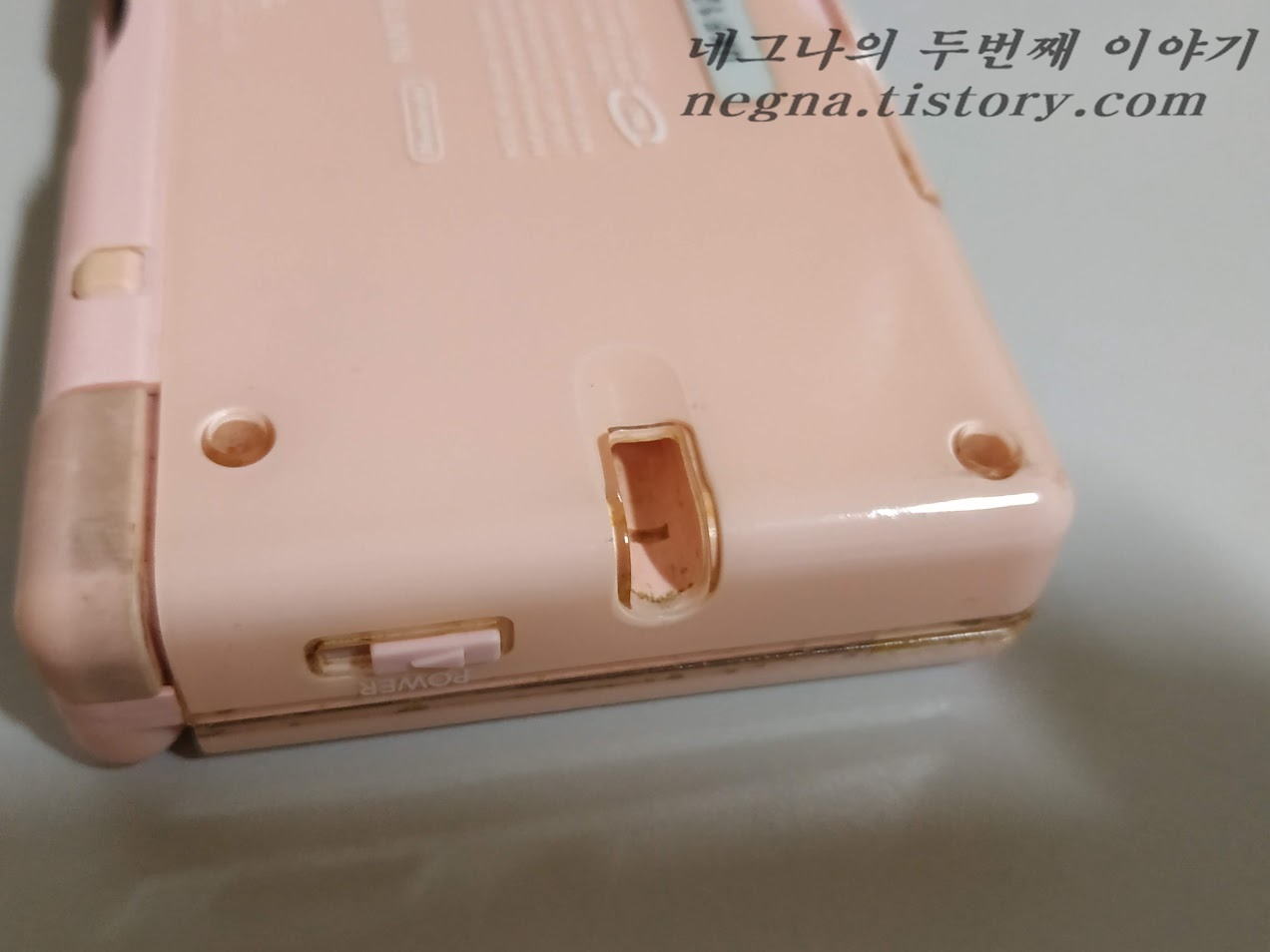 펜 삽입구.