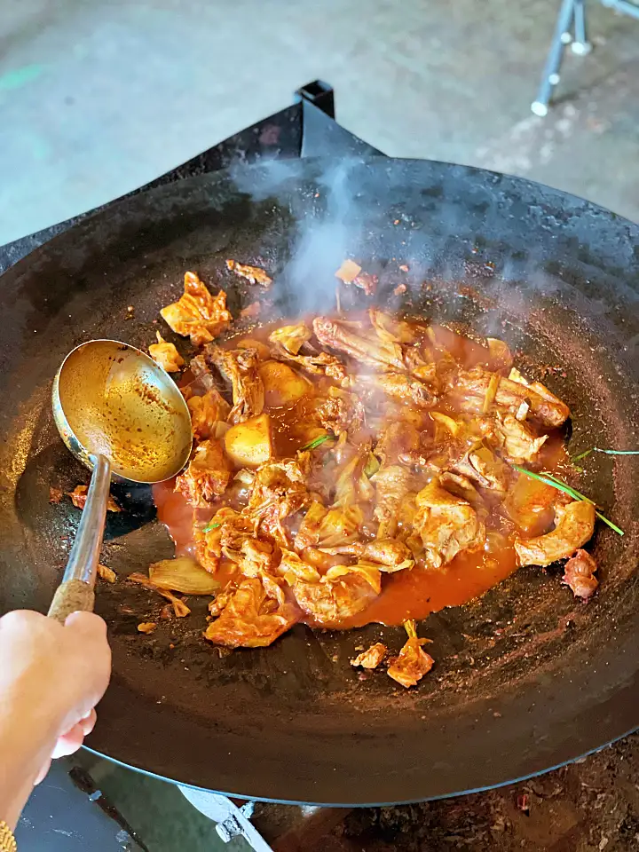 이 맛에 살지 솥뚜껑 닭볶음탕 참나무 장작 솥뚜껑 묵은지 삼겹살 원주 맛집 추천