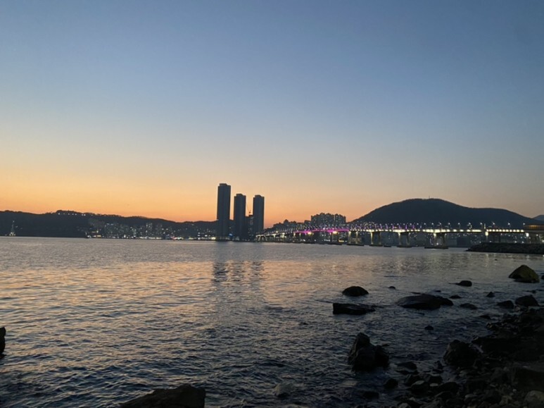  다채로운 볼거리로 가득한 부산여행 빡빡하게 2박3일(흰여울문화마을-오랑대-해동용궁사-죽성성당-블루라인파크-송도해상케이블카-해운대/광안리-태종대)와 주변 맛집