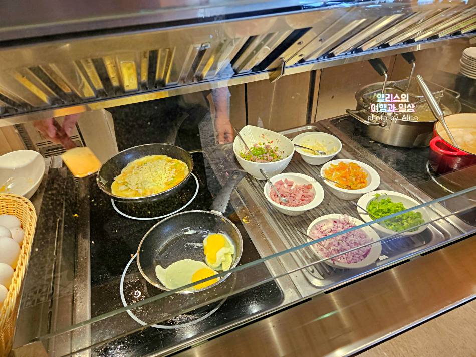 홀리데이 인 세부 시티 조식 리뷰 + 알라카르테 런치