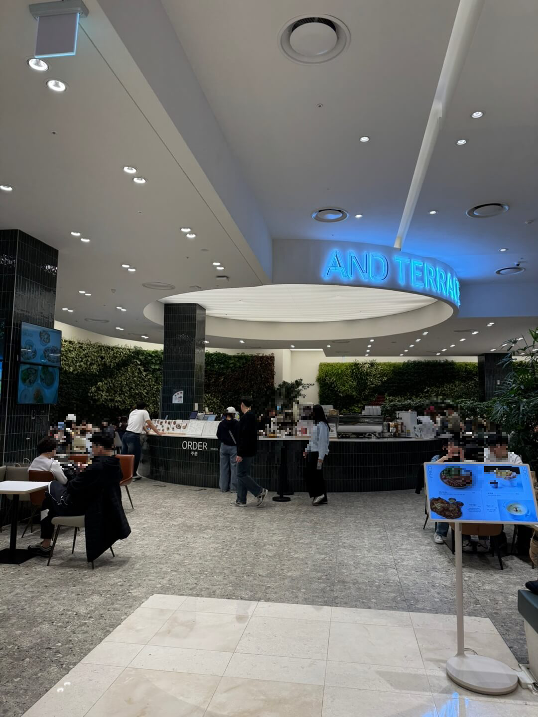 김포공항_롯데백화점_카페_앤드테라스_내부1