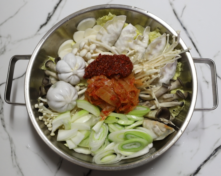 만두-육수-넣기-전-모습-두번째