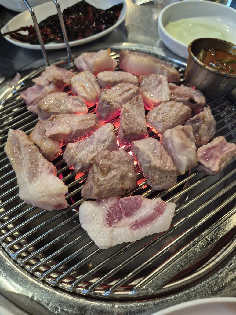 돈사돈 본관 사진 3
