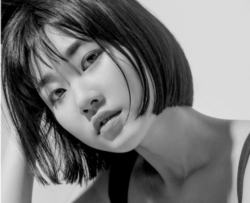 하윤경 흑백 사진