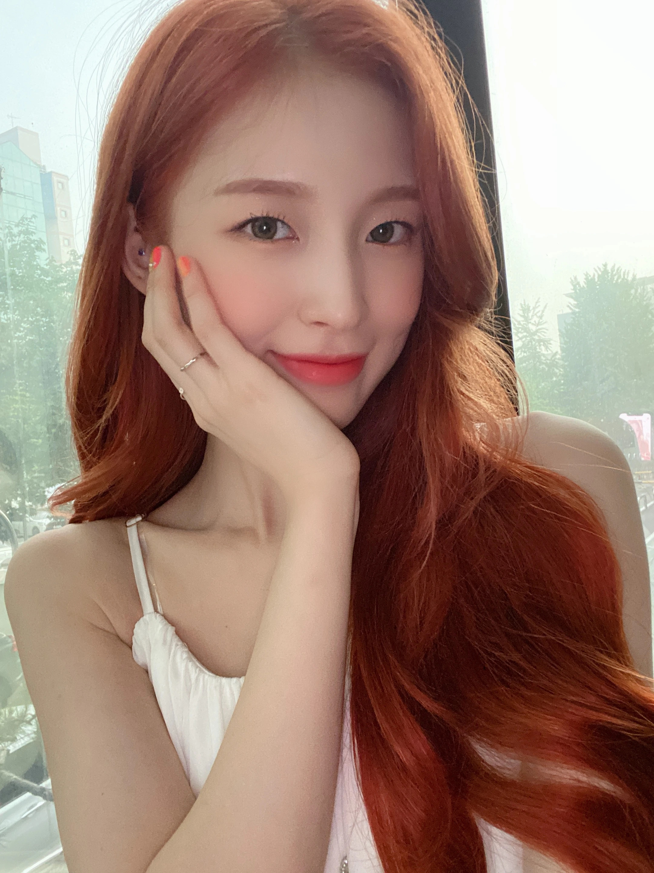  데뷔후 처음으로 염색한 오마이걸 아린