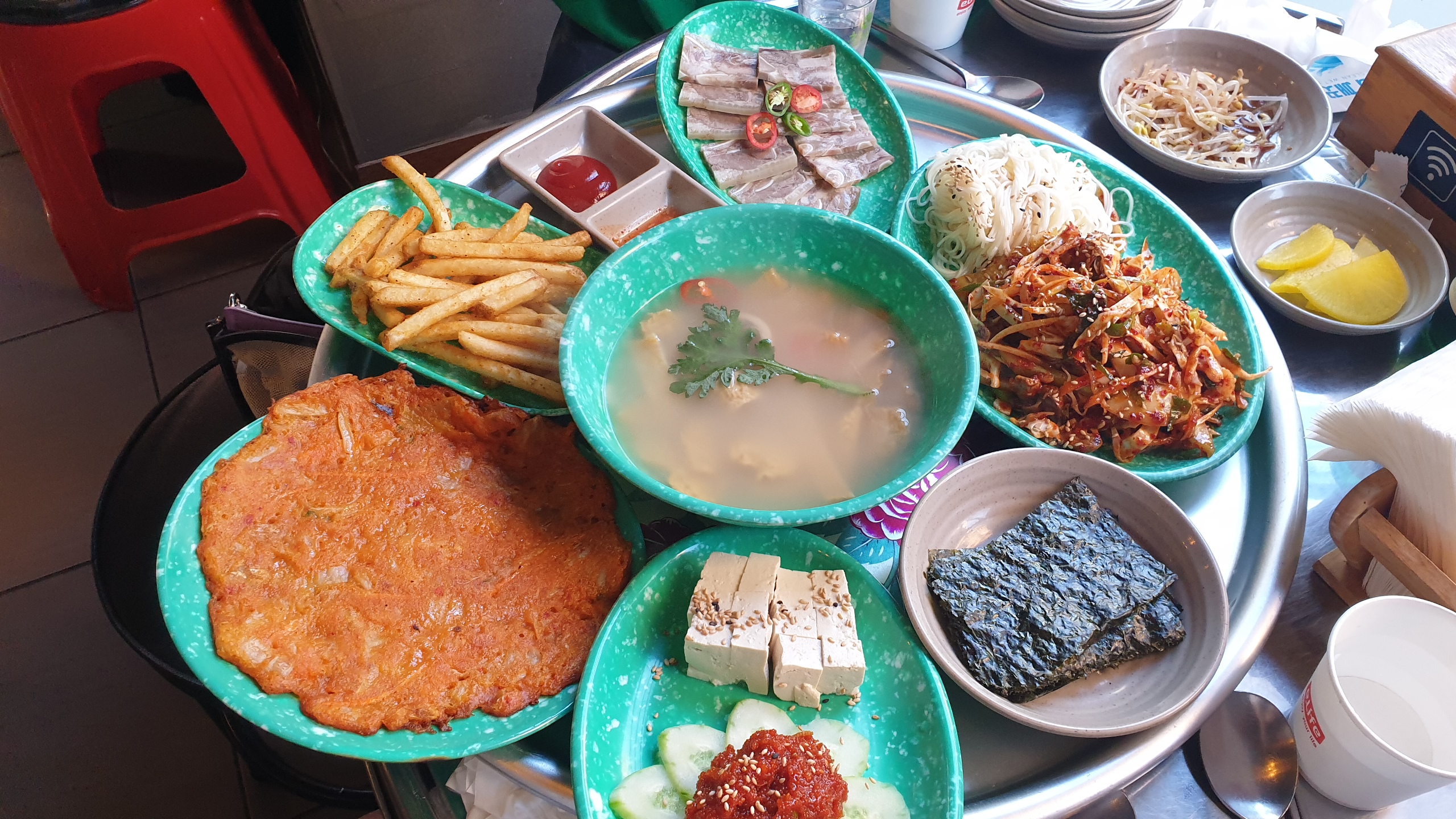  떠오르는 샤로수길 핫플, 매주 바뀌는 한상차림 낙성골목집