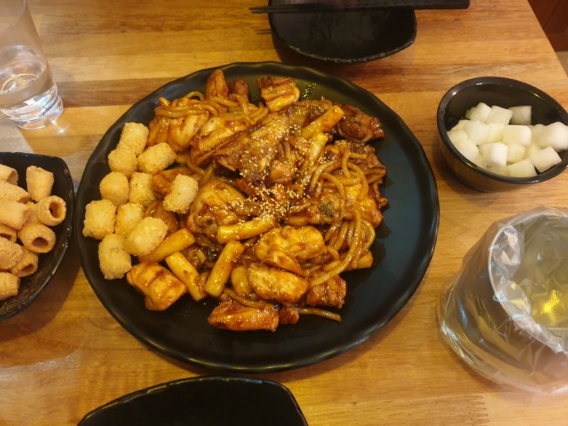 동근이숯불두마리치킨 이미지