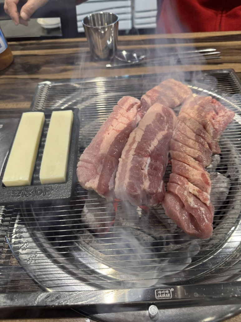 한돈참숯꼬기 이미지