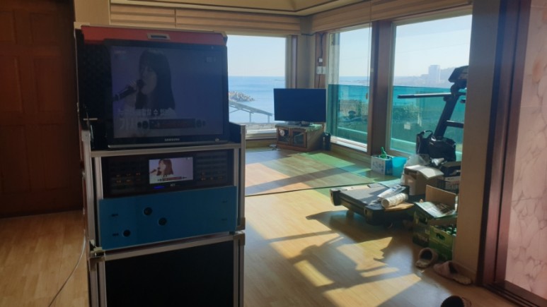  경주감포노래방기계대여 바다가 보이는 가정집