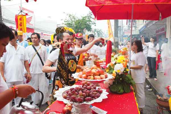 채식 축제 (Phuket Vegetarian Festival)
