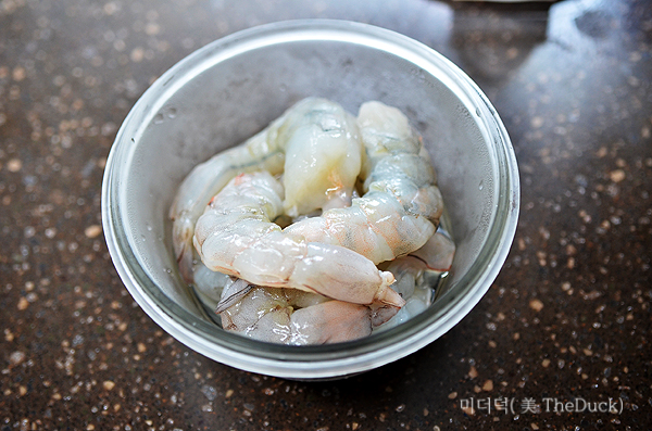 손질해둔 새우