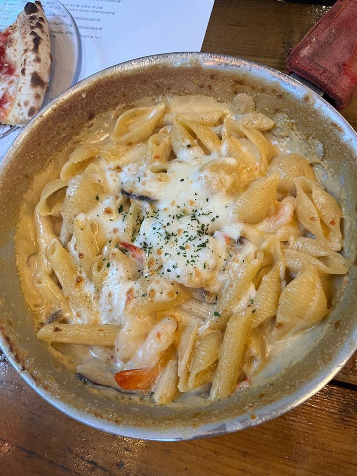 홍대 화덕 피자 감베리크레마펜네 PASTA