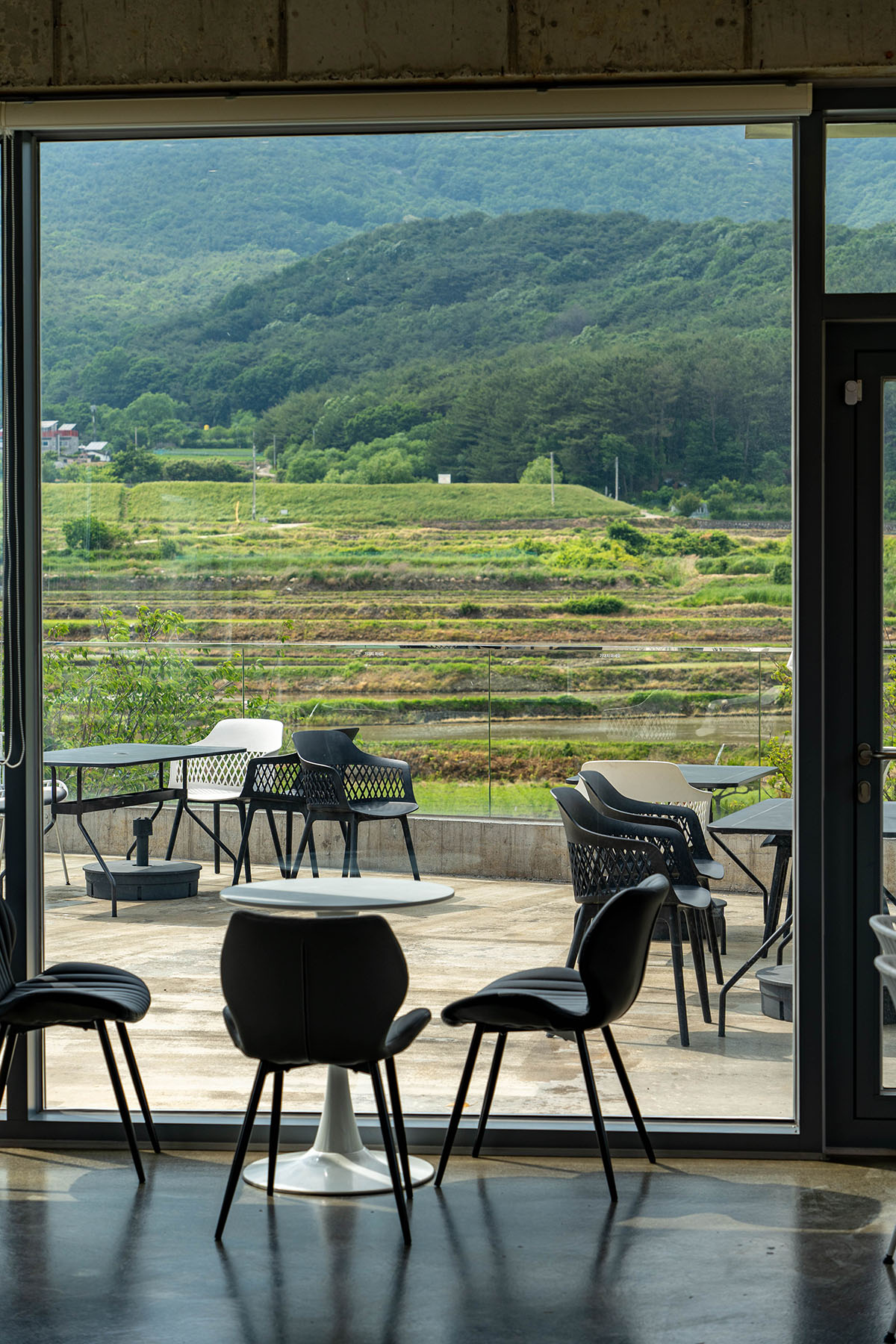카페 지산 - 양산 하북면 통도사 근처 평화로운 시골뷰 카페 - 내/외부 카페 지산 2층