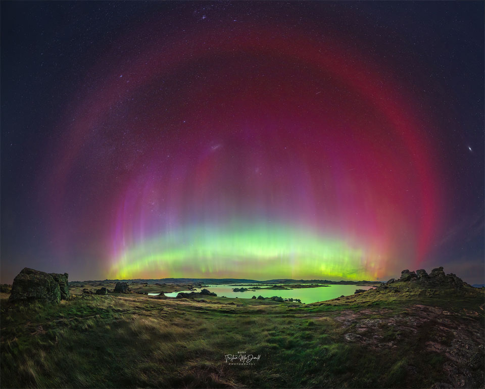  [NASA/APOD/오늘의 천체사진] 뉴질랜드에서 촬영된 오로라의 SAR아크와 STEVE현상