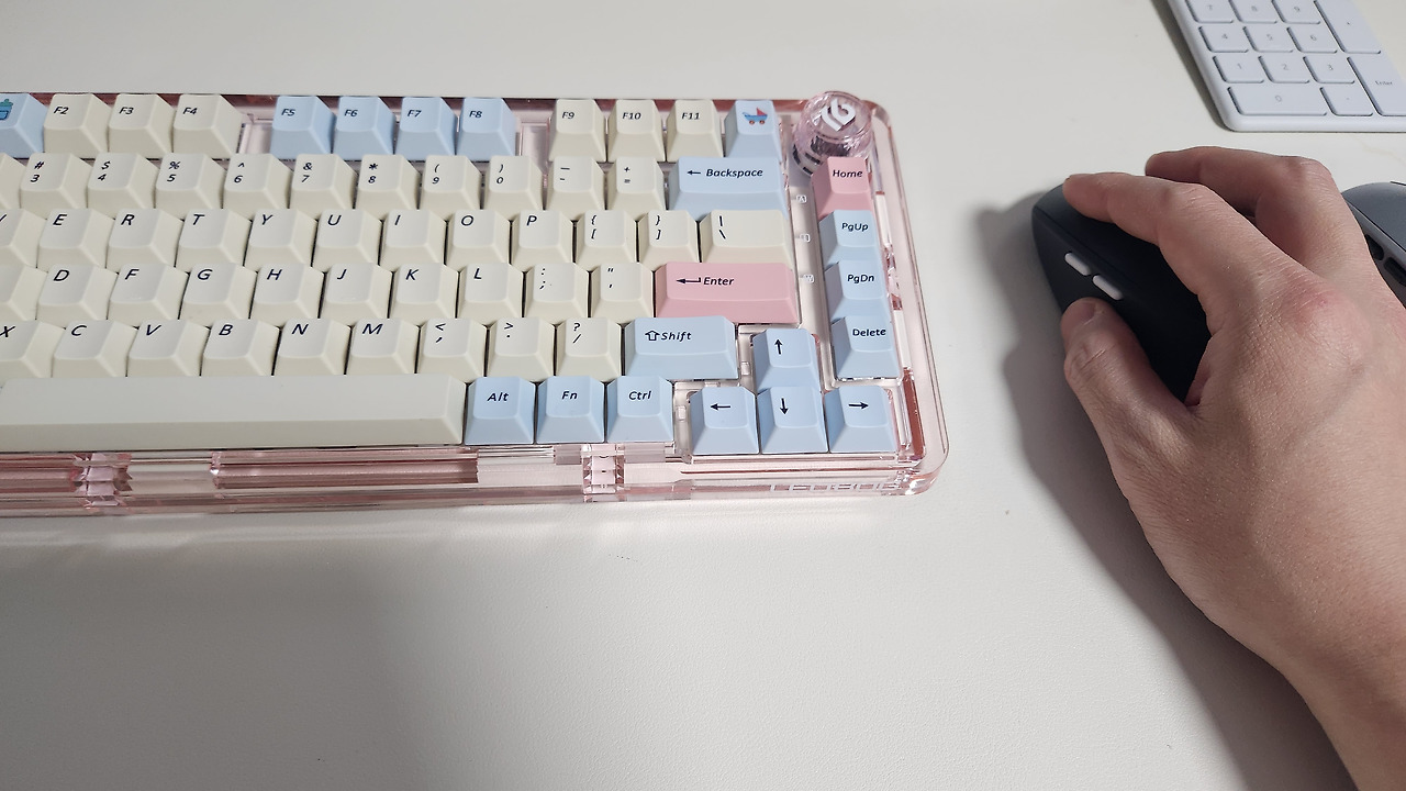 M585