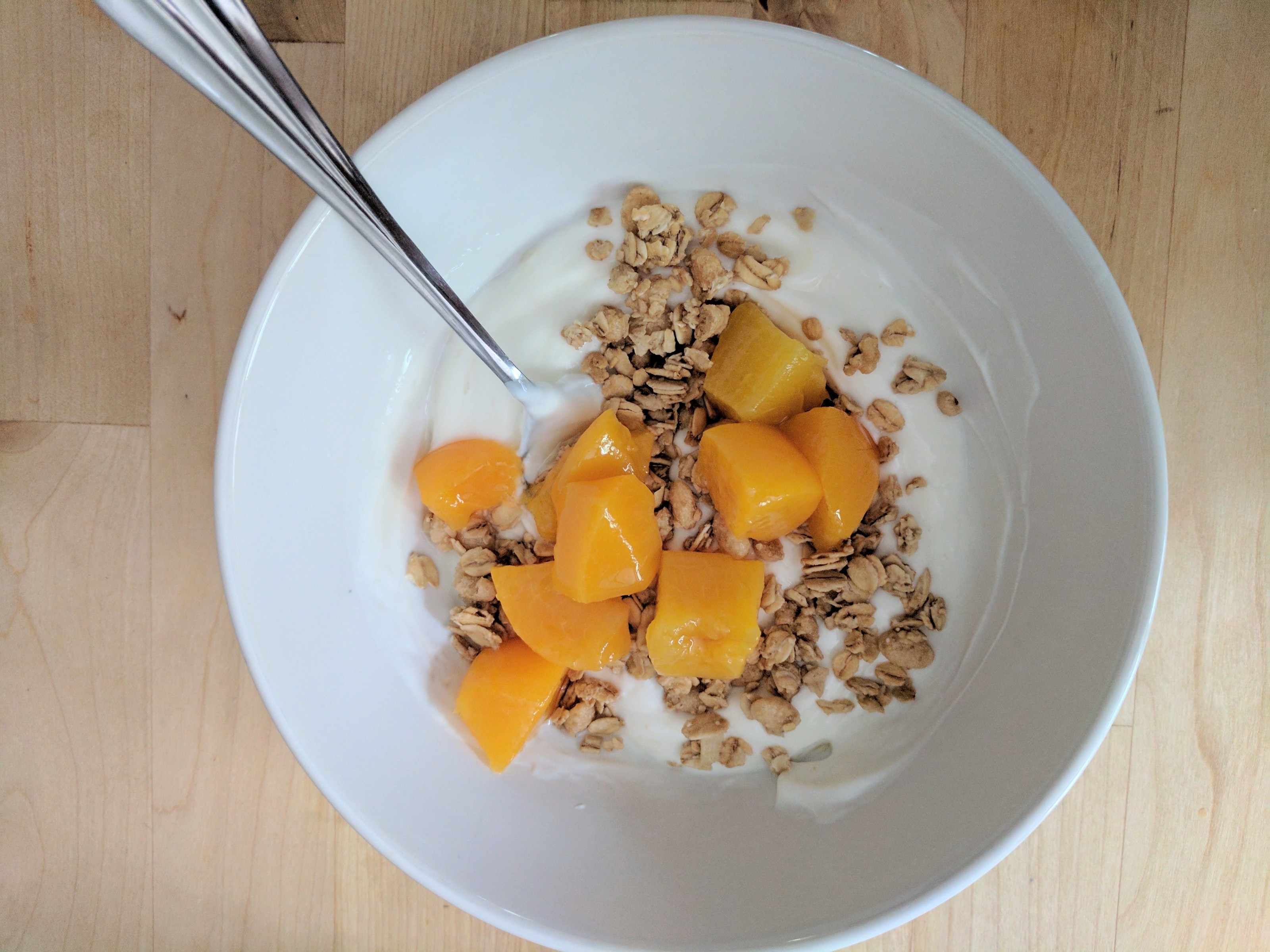  Greek yogurt with sliced peaches and almonds