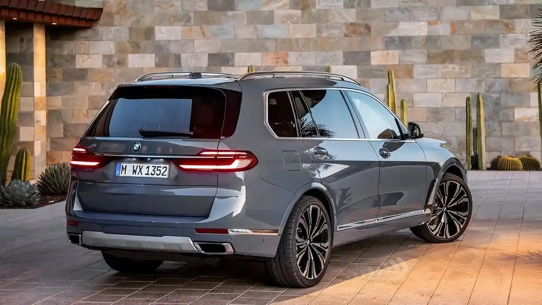 BMW X7 M50i 가격 실구매가 모의견적 제원 옵션 카탈로그 가격표 디자인 실내 트렁크 색상 총정리