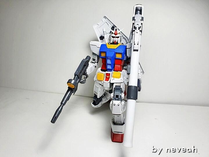 RX-78-2_Ver.3.0_라이플과_바주카포를_장착한_모습