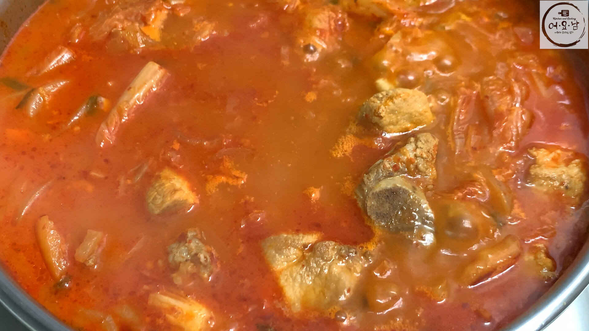 돼지갈비김치찌개_뭉근하게 끓이기