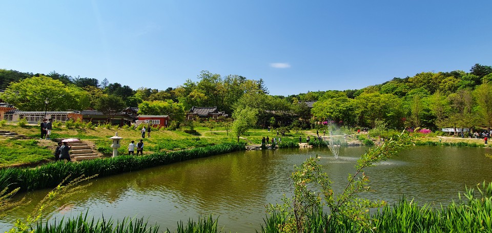 봉선사 호수 경치